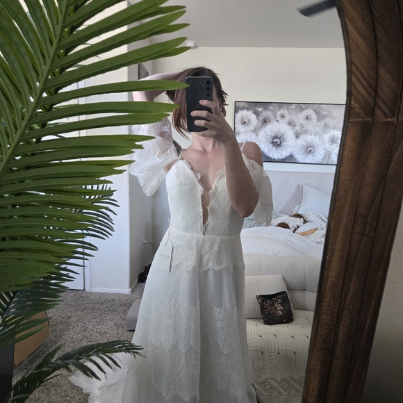 Romantic Lace Tulle Wedding Dress with Deep V & Sequin Waistband | Size Small - Picture 5 of 12